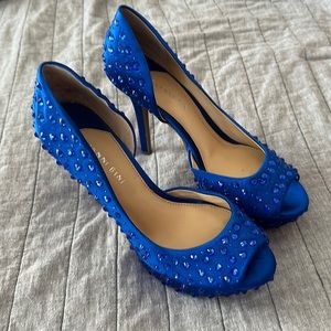 women's electric blue rhinestone heels size 9 womens missing jewel on inner side